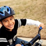 <!--:ES-->Si montas bicicleta o te encantan la patineta y los patines ¡no te olvides del casco!  <!--:-->