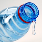 <!--:ES-->El exceso de agua embotellada ¿es nocivo para los dientes de los chicos?<!--:-->