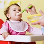 No te apresures a darle alimentos sólidos a tu bebé No te apresures a darle alimentos sólidos a tu bebé