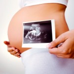 <!--:ES-->Estar de pie muchas horas al día puede causar que tu bebé nazca con una cabeza más pequeña<!--:-->