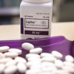 El tratamiento para el colesterol a base de estatinas es igualmente eficaz en pacientes de ambos sexos
