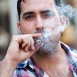 Fumar es más dañino para el cerebro de los hombres