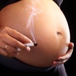 ¿Fumó tu mamá cuando estaba embarazada contigo? Tiene repercusiones en tu propio embarazo. ¿Fumó tu mamá cuando estaba embarazada contigo? Tiene repercusiones en tu propio embarazo.