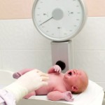 <!--:ES-->¿Es normal que tu bebé recién nacido pierda peso los primeros días?<!--:-->